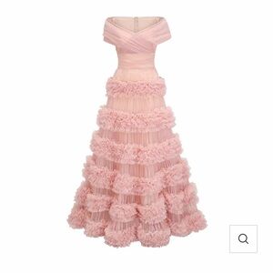 wearing size S

• Pink
• Off the shoulder
• Tiered dress
• Tulle
• zipper